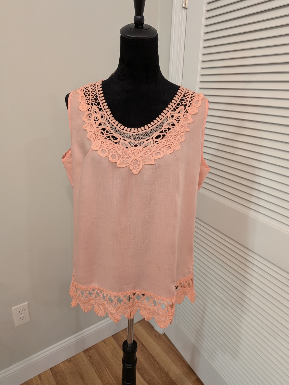Patty Moon Women's Peach Crochet Trim Sleeveless Top Size L/XL